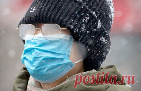 Хитрость из советской армии, которая поможет не запотевать очкам при ношении маски