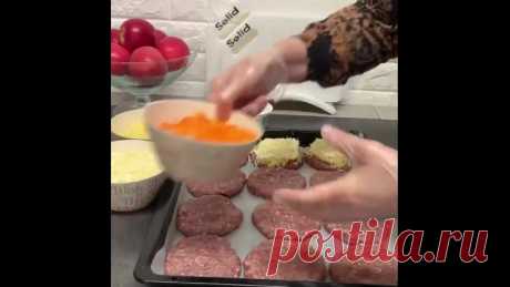 Стожки

-800 г говяжьего фарша.
-2 ст.л кукурузной муки (можно манки).
-3 шт луковиц.
Показать полностью…