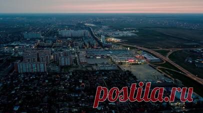 В Краснодарском крае после атаки БПЛА повреждены четыре частных дома и магазин. В Славянском районе Краснодарского края четыре частных дома и одно коммерческое помещение пострадали из-за падения обломков украинских беспилотников, сообщили в региональном оперативном штабе. Читать далее