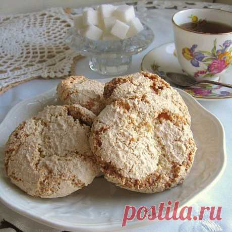 Traditional Polish Christmas Cookie Recipes to Make This Holiday Bring some Polish tradition to your cookie jar this Christmas with any of these nine time-honored cookies, from amaretti to wafle to pecan crescents.