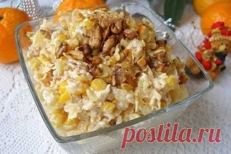 Салат с курочкой сыром и ананасом