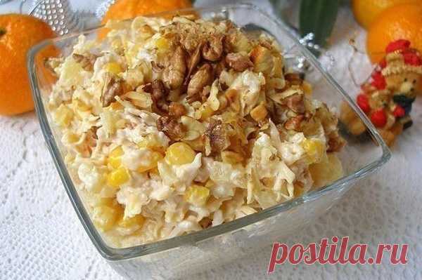 Салат с курочкой сыром и ананасом