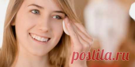 Касторовое масло — свойства и применение для лица 					Касторовое масло получают путем выжимания клещевины (клещевина обыкновенная). Не смотря на широкий спектр применения, клещевина считается ядовитым растением, ведь в ней содержатся опасные ядовиты…