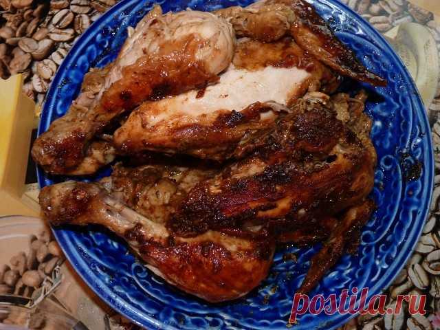 КУРОЧКА ЖАРЕНАЯ

Курицу помыла ,обваляла - отёрла всю специями положила в мультиварку и включила режим выпечки . Через 40 минут когда она отключилась перевернула её и ещё раз включила режим выпечки.Курочка получилась атас какая сочная и вкусняшная!!!!