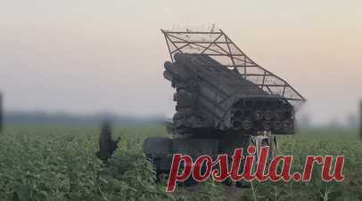 РСЗО «Ураган» морской пехоты Северного флота уничтожил опорники ВСУ на правом берегу Днепра. Расчёт РСЗО «Ураган» морпехов Северного флота уничтожил опорные пункты ВСУ в зоне ответственности группировки войск «Днепр». Оперативно выехав из укрытия на боевую задачу, экипаж развернул реактивную систему на новой огневой позиции, выполнил прицеливание по заранее разведанным координатам и произвёл залп. Наблюдение и корректировка огня велись с помощью пилотов разведывательных беспилотников.…
