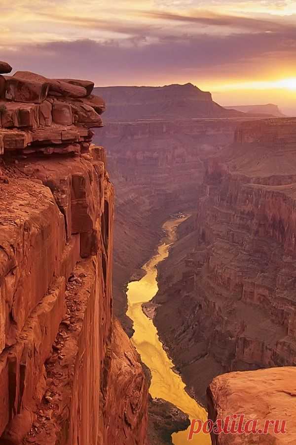 Grand Canyon sunset  |  Найдено на сайте 99traveltips.com.