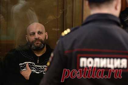 В Кремле объяснили помилование организатора убийства Политковской. Для таких, как он, исключений нет. Официальный представитель Кремля Дмитрий Песков заявил, что общественный резонанс по уголовному делу не является поводом для исключений из практики помилования осужденных. «Существует определенная практика, которая реализуется, и, насколько мне известно, в этой практике никаких исключений нет», — сказал он.