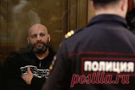 В Кремле объяснили помилование организатора убийства Политковской. Для таких, как он, исключений нет. Официальный представитель Кремля Дмитрий Песков заявил, что общественный резонанс по уголовному делу не является поводом для исключений из практики помилования осужденных. «Существует определенная практика, которая реализуется, и, насколько мне известно, в этой практике никаких исключений нет», — сказал он.