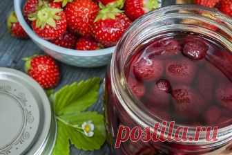 Клубничное варенье «Темный рубин»: получается особенно душистым благодаря... 
Наконец—то наступило лето! На наших дачах и огородах поспела клубника, самое время приступать к заготовке варенья. Почему бы на этот раз не побаловать домашних чем-то необычным?

«Что же в варенье мо…