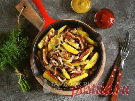 Жареная картошка с копчеными свиными ушками. Невероятно вкусный жареный картофель с копчеными свиными ушками.