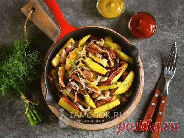 Жареная картошка с копчеными свиными ушками. Невероятно вкусный жареный картофель с копчеными свиными ушками.