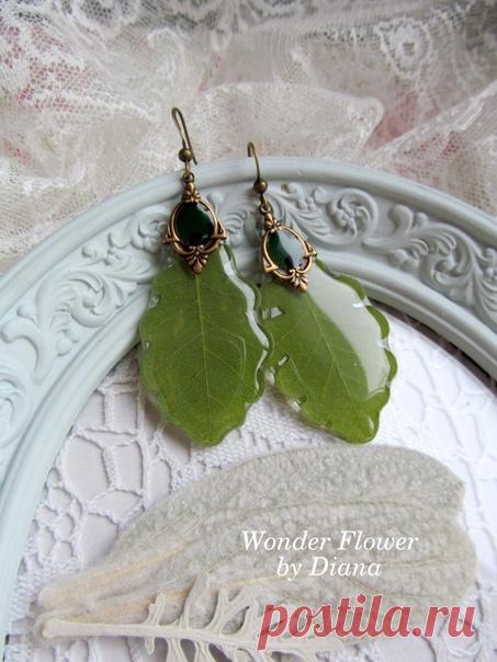 Зеленый. Я так люблю его) ...БОльшая часть моего гардероба - в зеленом цвете, видимо, на подсознательном уровне он для меня обладает особым магнетизмом. Впрочем, это легко объяснимо, ведь зеленый - это цвет жизни и роста, пробуждения и процветания, свежести, легкости и гармонии) Это цвет всепреодолевающей и всевоскрешающей жизненной энергии, который способен подпитывать на психоэмоциоальном уровне и дарить чистую, ничем не омраченную радость. А тем временем в наличии есть пара очень летних,…