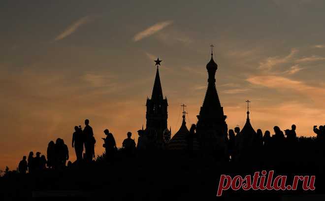 FT рассказала о «лазейке в санкциях», которую может использовать Россия. Обойти западные санкции против России становится все труднее, но помочь в этом может использование рубля для расчетов, сообщили FT западные чиновники. Кремль говорил об адаптации к санкциям и их незаконности