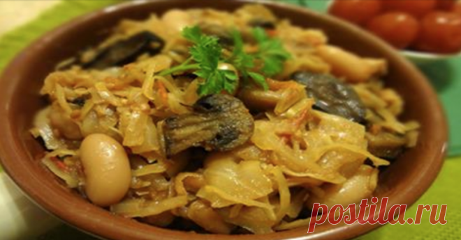 Самая вкусная постная тушенная капуста с грибами и фасолью!
=капуста белокочанная — половина вилка (600 грамм);
морковь — 2 штуки;
лук репчатый — 1 штука;
грибы — 600 грамм;
фасоль — 1 стакан;
томатная паста — 2 столовые ложки;
петрушка сушеная — 1 столовая ложка;
соль — по вкусу;
черный молотый перец — по вкусу;
подсолнечное масло для жарки;
зелень укропа и петрушки — по вкусу.