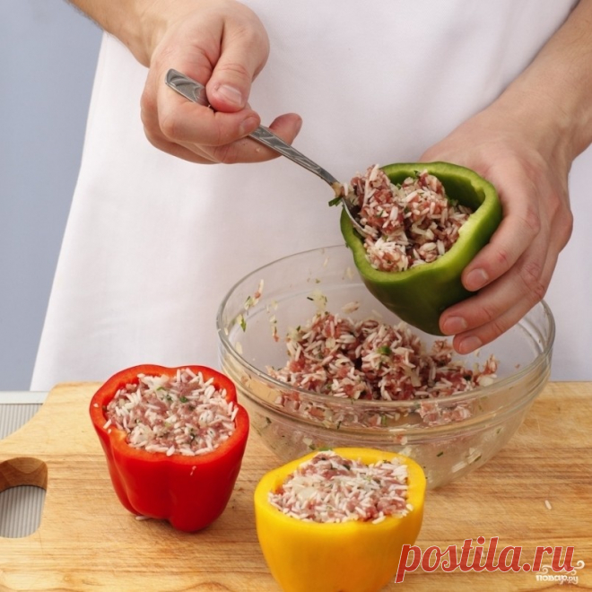 Фаршированные перцы с соусом


Фаршированные перцы с соусом - это классика жанра, очень популярное блюдо, которое готовят практически в каждой семье. Мы тоже его готовим, особенно летом, когда на даче вырастают свежие перцы, по собственному рецепту. Блюдо мне нравится: оно довольно бюджетное, никаких диковинных и дорогих ингредиентов не нужно, зато в результате блюдо получается и вкусное, и праздничное. Рекомендую! :)


Ингридиенты:

Перцы сладкие: 6 Штук,
Фарш мясной: 350...