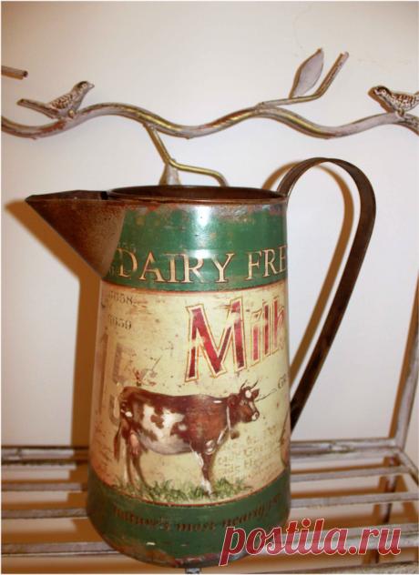 Кувшины, лейки и бидоны керамические, стеклянные, фарфоровые, металлические в стиле Прованс и Кантри для дизайна интерьера квартиры, дома, дачи, кухни, столовой, спальни и гостиной, а также для ресторанов, магазинов, гостиниц и баров можно недорого купить в интернет магазине Уголок Прованса в Москве