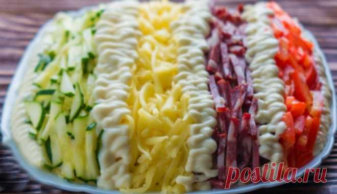 Салат «Елисейские поля». Очень вкусный Салат на столе смотрится красиво и необычно, и к тому же он очень вкусный!