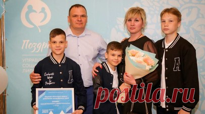 «Эксперты считают, что он сам виноват»: вдова подполковника МВД в отставке просит разобраться в гибели её супруга. Многодетная мать из Липецка Ирина Ильина не может добиться привлечения к ответственности виновных в гибели её мужа — подполковника МВД в отставке Алексея Ильина. После выхода на пенсию мужчина арендовал машину и оказывал ассенизаторские услуги. Во время работы на стройке ЖК «Турист 2» в центре Липецка под Ильиным обвалился грунт, он упал в котлован и погиб. По словам вдовы,…