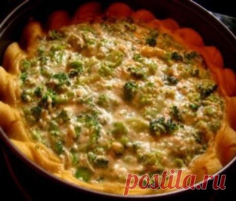 Открытый пирог с сыром и луком-пореем