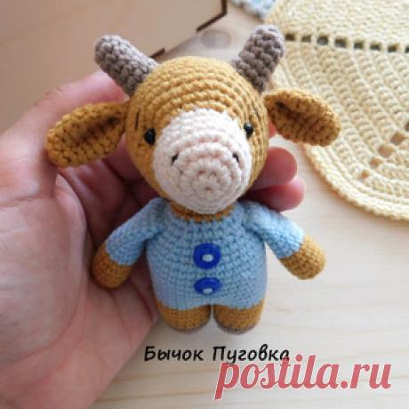 Бычок Пуговка амигуруми. Схемы и описания для вязания игрушек крючком! Бесплатный мастер-класс от Светланы Болотовой по вязанию маленького бычка по имени Пуговка. Высота вязаной игрушки примерно 13 см. Для изготовления бы…