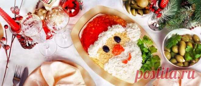 Салаты с курицей на Новый год 2019: рецепты с фото Салаты с курицей на Новый год 2019: рецепты с фото простые и вкусные. Салат с куриной грудкой и грибами, корейской морковкой, солеными огурцами.