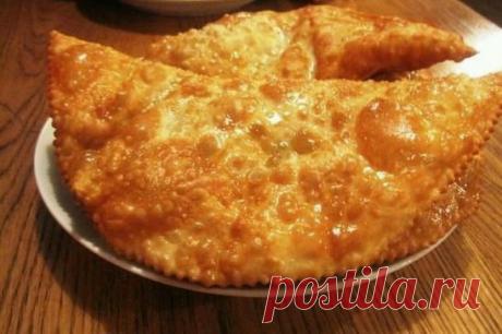 «Крымские» чебуреки из слоеного теста — правильный рецепт     Это самые вкусные чебуреки, которые мне когда либо приходилось есть. Весь секрет в тесте — оно получается особенным! Попробуйте приготовить — очень вкусно!