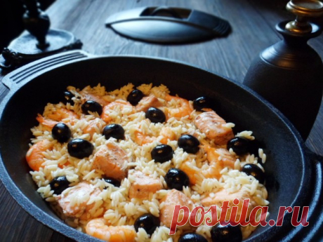 ПАСТА "ОРЗО" ("РИЗОНИ") С ФИЛЕ СЕМГИ И КРЕВЕТКАМИ ЗАРАНЕЕ: Отварить и очистить креветки (лучше крупные королевские креветки )- 1 кг. &nbsp; Семгу &ndash; 1,5 кг (не меньше на данное количество других ингридиентов), вымыть…
