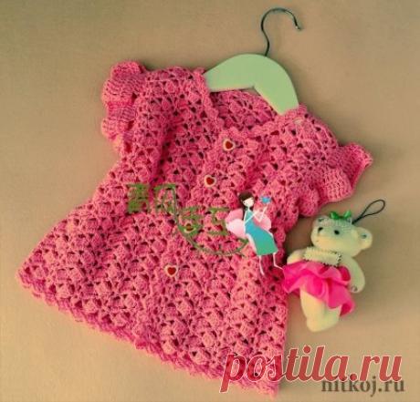 Детская летняя кофточка крючком
Схема: https://nitkoj.ru/letniye-detskiye-koftochki/1736-detskaya-letnyaya-koftochka-kryuchkom.html