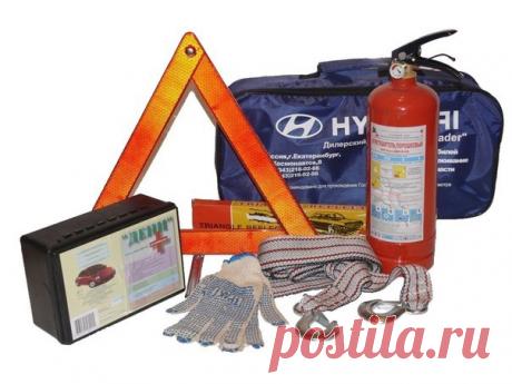 Отсутствие аптечки, огнетушителя или знака аварийной остановки