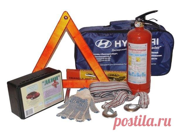 Отсутствие аптечки, огнетушителя или знака аварийной остановки