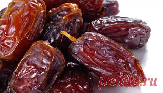 18 ФАКТОВ О ФИНИКАХ 
1. Финики укрепляют сердце, печень и почки, 
2. Поддерживают кислотный баланс организма, 
3. Питают кровь, полезны при анемии и гипертонии, 
4. повышают иммунитет, 
5. способствуют поддержанию полезной микрофлоры в кишечнике, 
6. способствуют работе легких, 
7. успокаивают кашель и выводят мокроты, 
8. стимулируют деятельность сердца, 
9. служат тонизирующим и укрепляющим средством, 
10. восстанавливают силы после продолжительной болезни, 
11. помогают при переуто