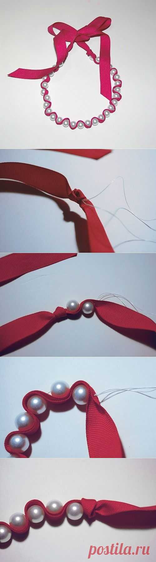 ДЕЛАЕМ УКРАШЕНИЕ ИЗ ЛЕНТЫ С БУСИНКАМИ.