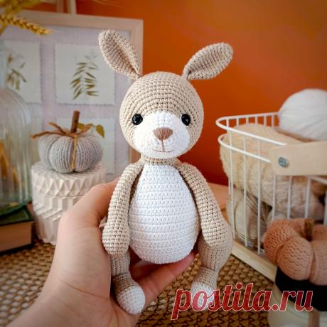 PDF Кенгуру крючком. FREE crochet pattern; Аmigurumi toy patterns. Амигуруми схемы и описания на русском. Вязаные игрушки и поделки своими руками #amimore - кенгуру из обычной пряжи.