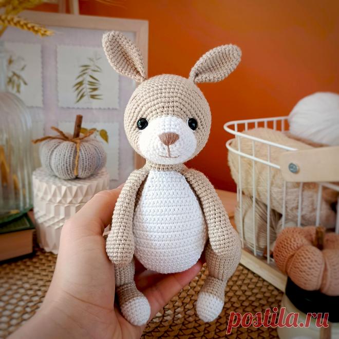 PDF Кенгуру крючком. FREE crochet pattern; Аmigurumi toy patterns. Амигуруми схемы и описания на русском. Вязаные игрушки и поделки своими руками #amimore - кенгуру из обычной пряжи.