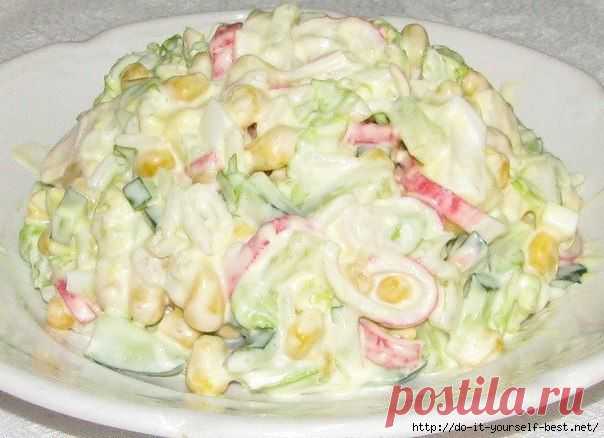 Крабовый салат с капустой.