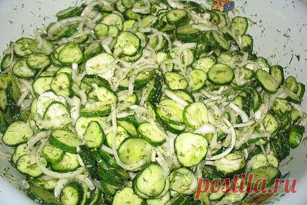 Девочки, кто пробовал этот салатик???

А КАКОЙ ЗАПАХ!!!! А ВКУС!!! ДЛЯ ЛЮБИТЕЛЕЙ ПОХРУСТЕТЬ ЗИМОЙ СВЕЖИМИ ОВОЩАМИ

Девочки, кто не пробовал такой салат - многое потеряли))) Супер заготовка на зиму. Рекомендую попробовать!!!
Салат 