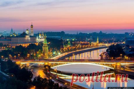 3. Кремлёвская набережная и Большой Каменный мост. Фото: © Слава Степанов |  Москва туристическая • НОВОСТИ В ФОТОГРАФИЯХ
