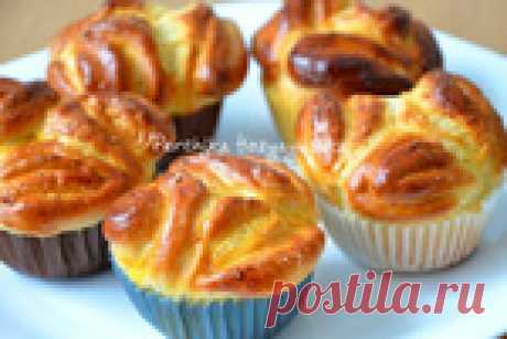 Сладкие булочки на сметане очень вкусные, красивые и ароматные.