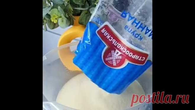 Блинчики как из Мордовии.
Нам понадобится:
- 1 пачка манки (1 кг)
- 1 пачка дрожжей (10 гр)
- 4 ст.л сахара
- 1 ч.л соли
- 0,7 л воды очень теплой ~40 градусов
- 0,6 литра молока
- 4-5 яиц
- Ванильный сахар
- 4 ст.л растительного масла

Приготовление:
Манку высыпать в чашку, смешать с дрожжами, сахаром, солью и влить теплую воду и хорошенько перемешать если, воды мало надо долить до консистенции густой сметаны.
⠀
Поставить в теплое место подходить, примерно на 1 час.
⠀
Кип...