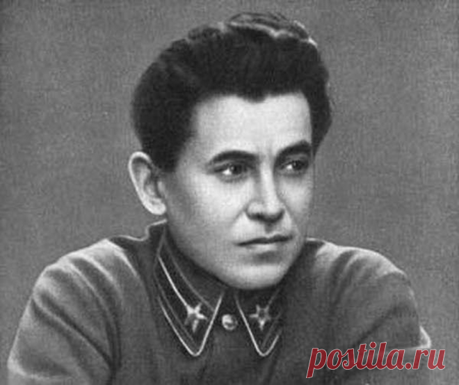 Николай Ежов: почему его не взяли служить в армию На самом деле Николая Ежова в императорскую армию приняли, но только в качестве добровольца. Мало того, через несколько месяцев будущего наркома «списали». Но что же послужило причиной этого решения? Возможно, таким образом военное начальство исправило допущенную ошибку.