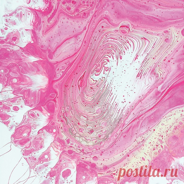 Гипнотический акрил 🔮 В последние годы техника рисования жидким акрилом или флюид-арт невероятно популярна. Завораживает как процесс, так и результат. У нас вышла одноименная книга, которая раскрывает все тонкости и секреты этого вида рисования. Какой нужен акрил, как применять горелку и силиконовое масло, как создавать эффекты, выбирать холсты и многое другое. Книга «Флюид-арт» на нашем сайте ➠ mif.to/fart