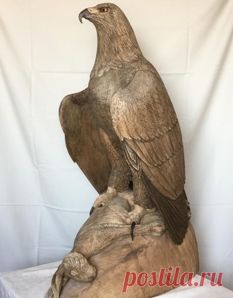 Деревянная скульптура Беркут. Максимальный размер 106 см. Находится в коллекции автора. Выставлена на продажу. Цена 1100000 руб.