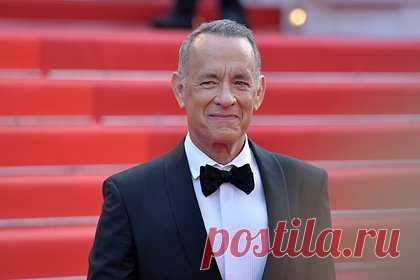 Том Хэнкс заявил о готовности чистить унитазы ради полета на Луну. Американский актер и продюсер Том Хэнкс заявил о готовности чистить унитазы ради полета на Луну. По словам Хэнкса, он готов на любую работу, которая позволит ему занять место в следующей космической миссии. «Я хотел бы быть тем, кто будет разносить еду или рассказывать анекдоты при полете на Луну», — сказа он.