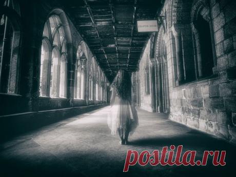 Страшный человек | Во тьме ночной | Яндекс Дзен
В одном доме был старый подвал, куда никому не разрешали заходить. Однажды туда зашел мальчик и увидел, что там, в углу, в клетке сидит страшная, обросшая женщина.