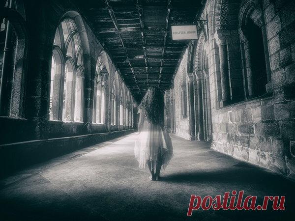 Страшный человек | Во тьме ночной | Яндекс Дзен
В одном доме был старый подвал, куда никому не разрешали заходить. Однажды туда зашел мальчик и увидел, что там, в углу, в клетке сидит страшная, обросшая женщина.