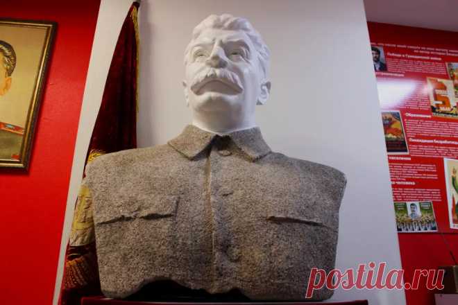 'в барнауле открыли сталин центр - Поиск в Google В Барнауле открылся «Сталин-центр»
Основная информация

Сталин-центр — новый культурно-исторический проект, открывшийся в Барнауле. Центр призван познакомить посетителей с периодом советской истории, связанным с личностью И.В. Сталина и событиями того времени.