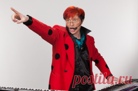 «Камушек» в груди. Лидер группы «Божья коровка» перенес операцию на сердце. Основатель и фронтмен группы «Божья коровка» Владимир Воленко в интервью aif.ru рассказал о 35-летии коллектива, работе в «Мираже», крашеных волосах, покупке песен у Ваенги, народных авторах хита «Гранитный камушек» и операции на сердце.