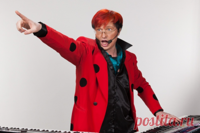 «Камушек» в груди. Лидер группы «Божья коровка» перенес операцию на сердце. Основатель и фронтмен группы «Божья коровка» Владимир Воленко в интервью aif.ru рассказал о 35-летии коллектива, работе в «Мираже», крашеных волосах, покупке песен у Ваенги, народных авторах хита «Гранитный камушек» и операции на сердце.