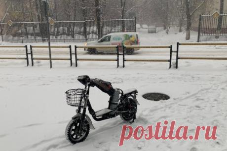 В РФ предложили ограничить скорость электровелосипедов зимой. Езда с разрешенной скоростью 25 км/ч в зимний период создает риски для участников дорожного движения.