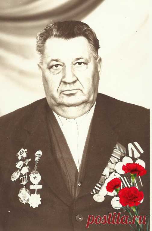 Мой дорогой Папочка! 1925 года рождения. Уроженец села Пестравка Самарской области.
Солдат Великой Отечественной Войны в звании старший лейтенант. 
Служил в воздушно-десантных войсках. Кавалер Ордена Славы.
#БессмертныйПолк2019